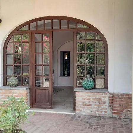 לינה וארוחת בוקר Pona *